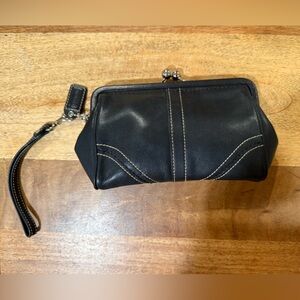 Coach Y2K SoHo Kisslock Framed Black
Leather Wristlet